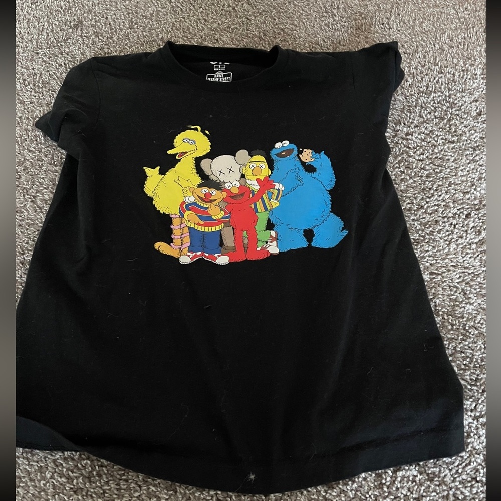 KAWS SESAME STREET x UNIQLO Black T-Shirt